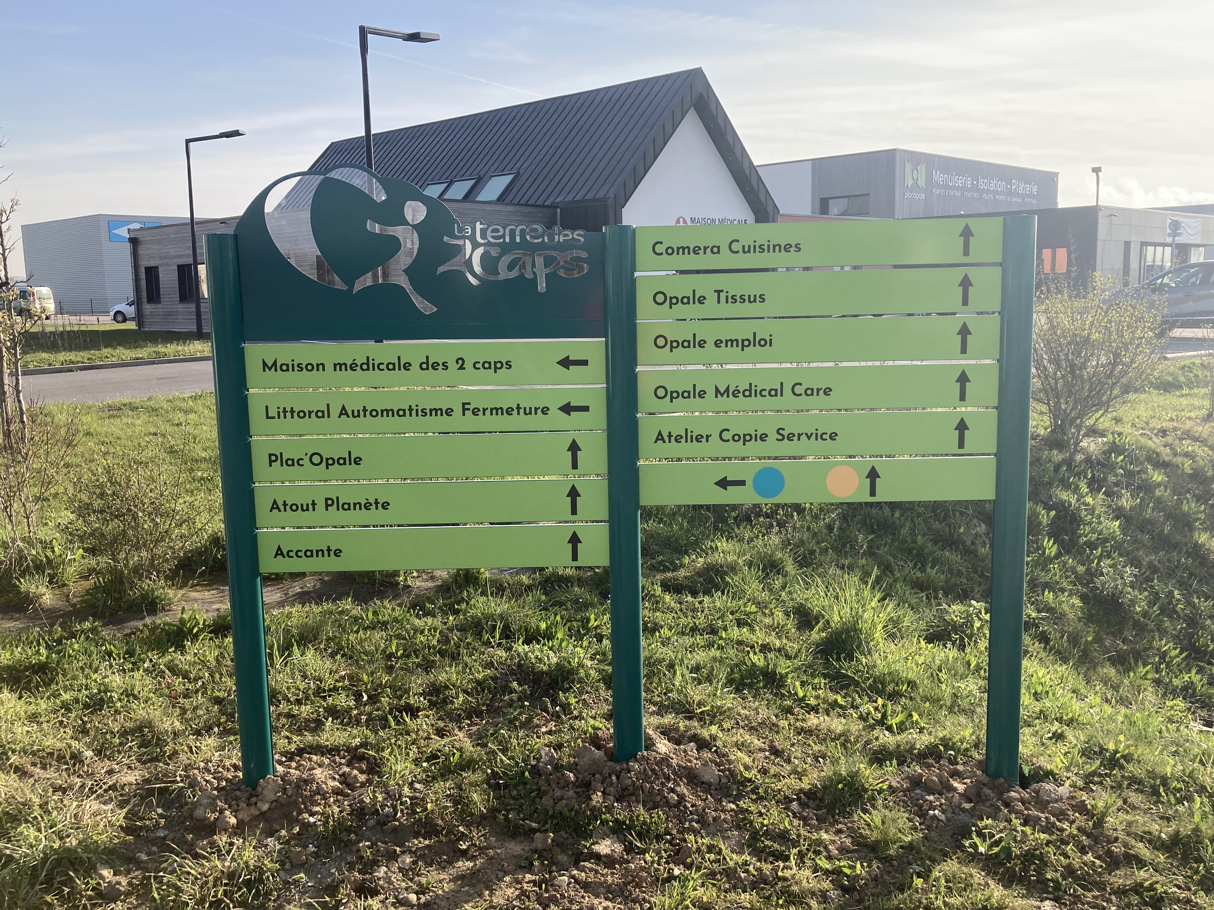 La micro-signalétique implantée sur le Parc d’activités des 2 caps a été renouvelée – 8 414.13€ de Subvention de Leader